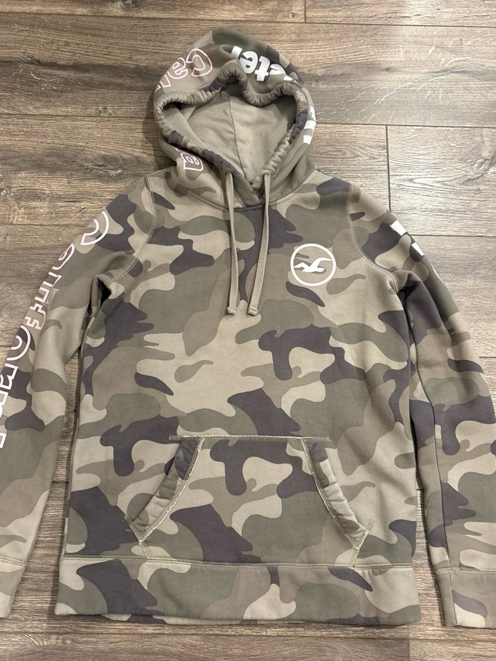 Hollister Women’s Green Camo Pullover Hoodie